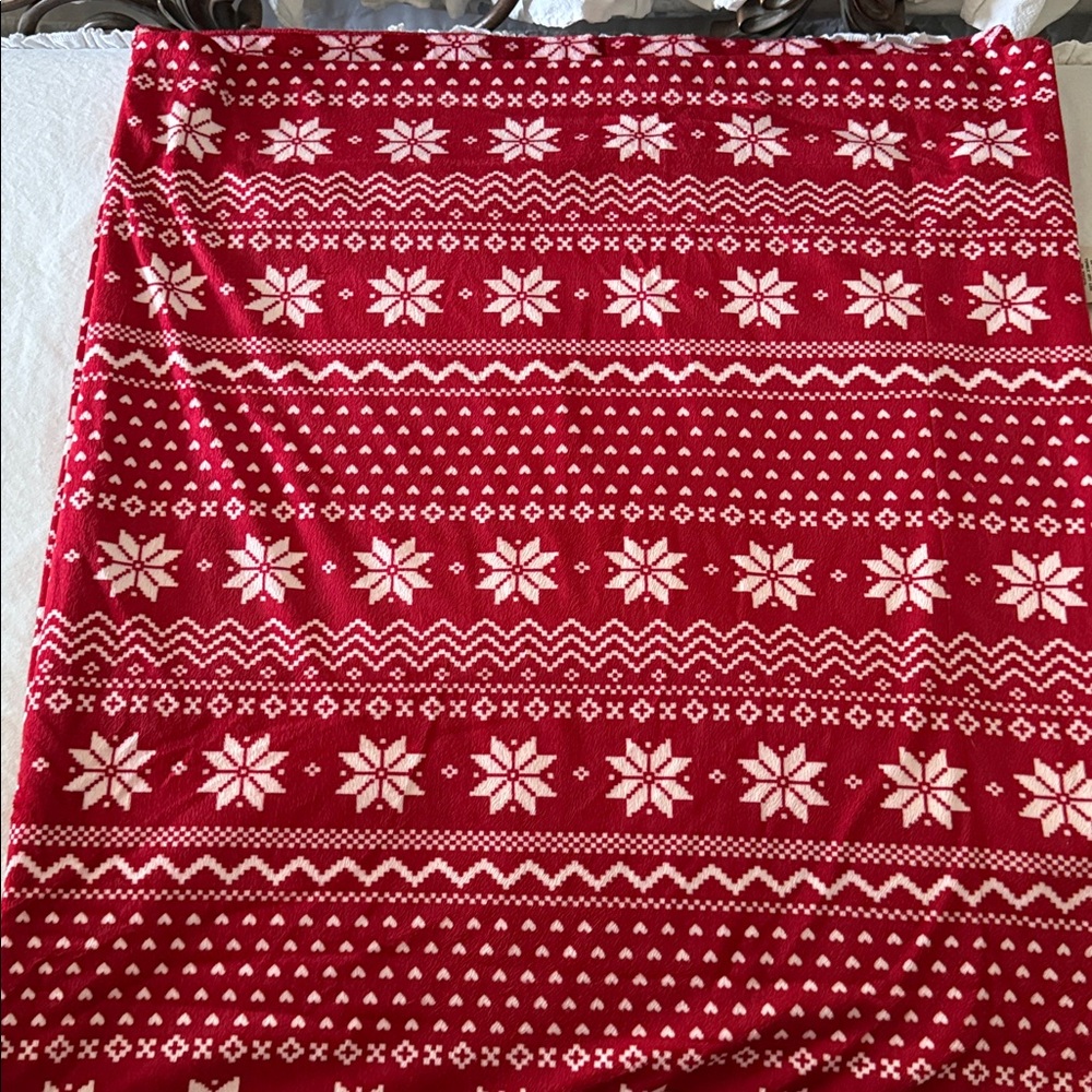 Holiday Christmas Nordic Snowflake Cozy Red Throw Blanket